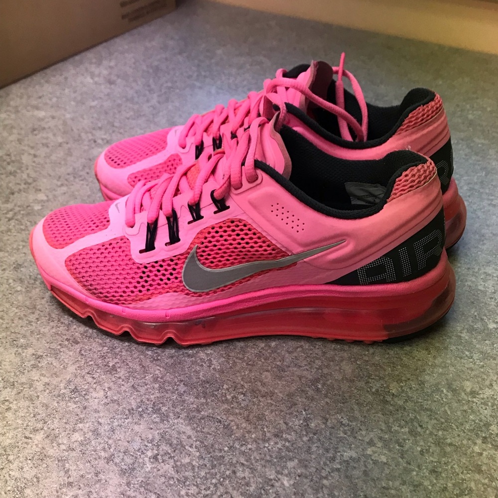Women’s hot pink nike air max 6.5